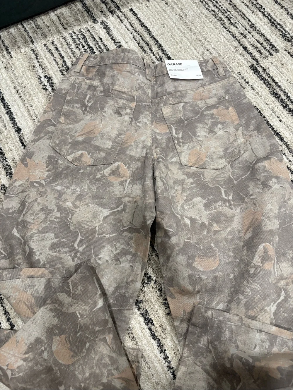 Garage Camo Low Rise Baggy Pants - Picture 4 of 6